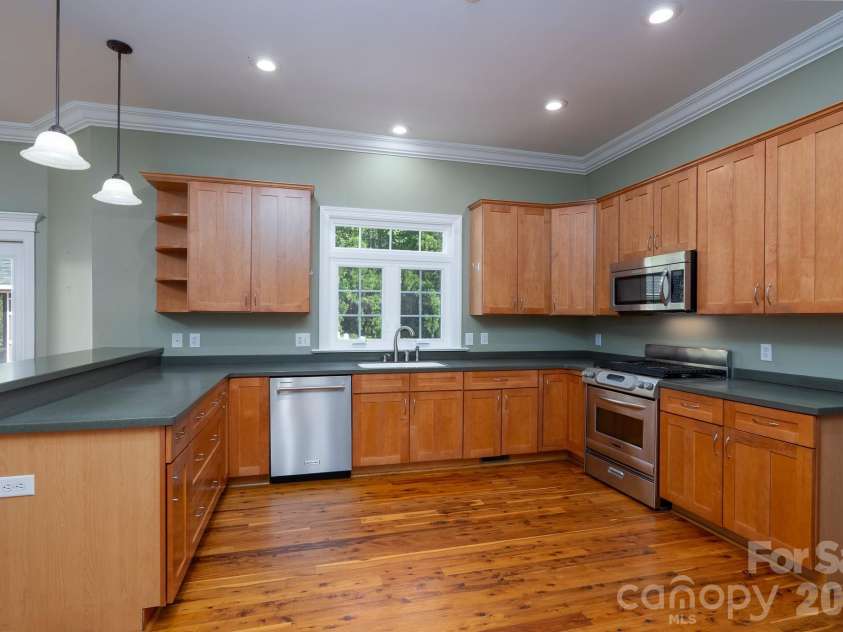 176 Spring Forest Drive, Statesville, NC 28625.  MLS# CAR4366615, YatesRealty ID 11543. 