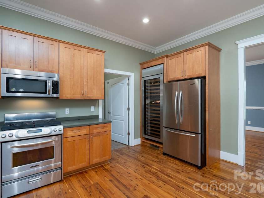176 Spring Forest Drive, Statesville, NC 28625.  MLS# CAR4366615, YatesRealty ID 11543. 