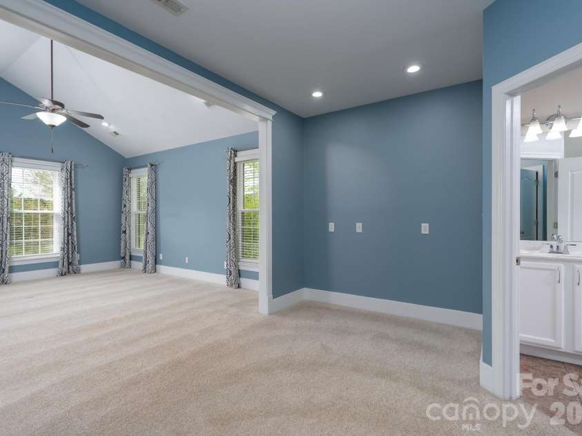 176 Spring Forest Drive, Statesville, NC 28625.  MLS# CAR4366615, YatesRealty ID 11543. 