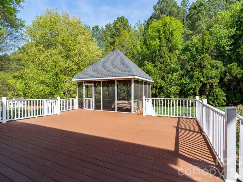 176 Spring Forest Drive, Statesville, NC 28625.  MLS# CAR4366615, YatesRealty ID 11543. 