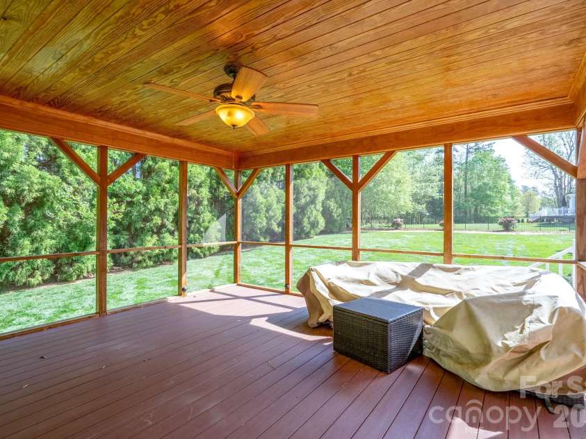176 Spring Forest Drive, Statesville, NC 28625.  MLS# CAR4366615, YatesRealty ID 11543. 