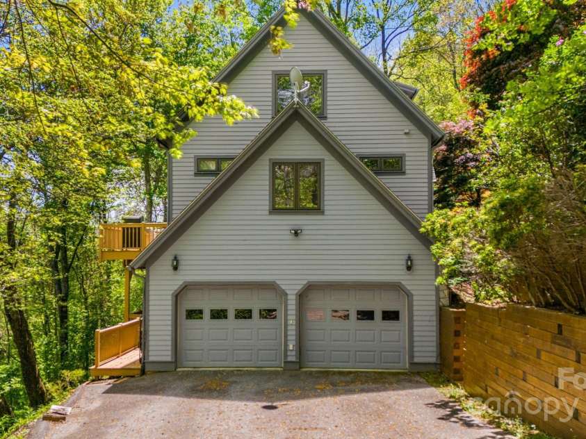 33 Great Aspen Way, Black Mountain, NC 28711.  MLS# CAR4254990, YatesRealty ID 11543. 