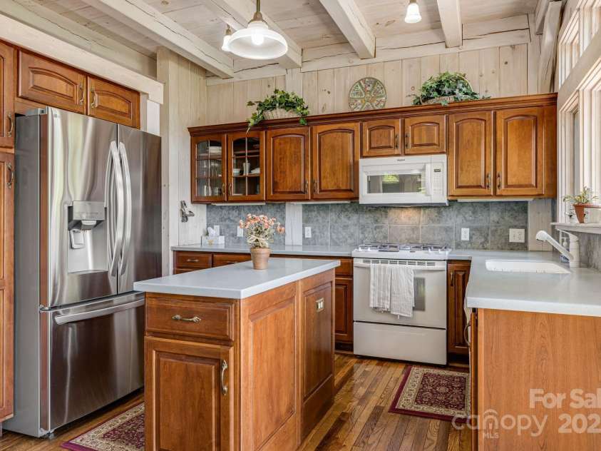 33 Great Aspen Way, Black Mountain, NC 28711.  MLS# CAR4254990, YatesRealty ID 11543. 