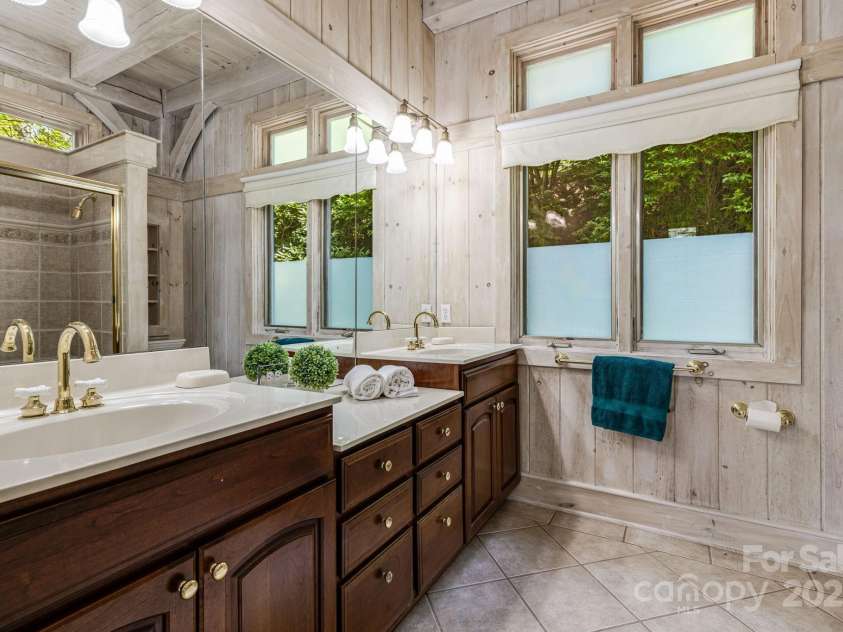 33 Great Aspen Way, Black Mountain, NC 28711.  MLS# CAR4254990, YatesRealty ID 11543. 
