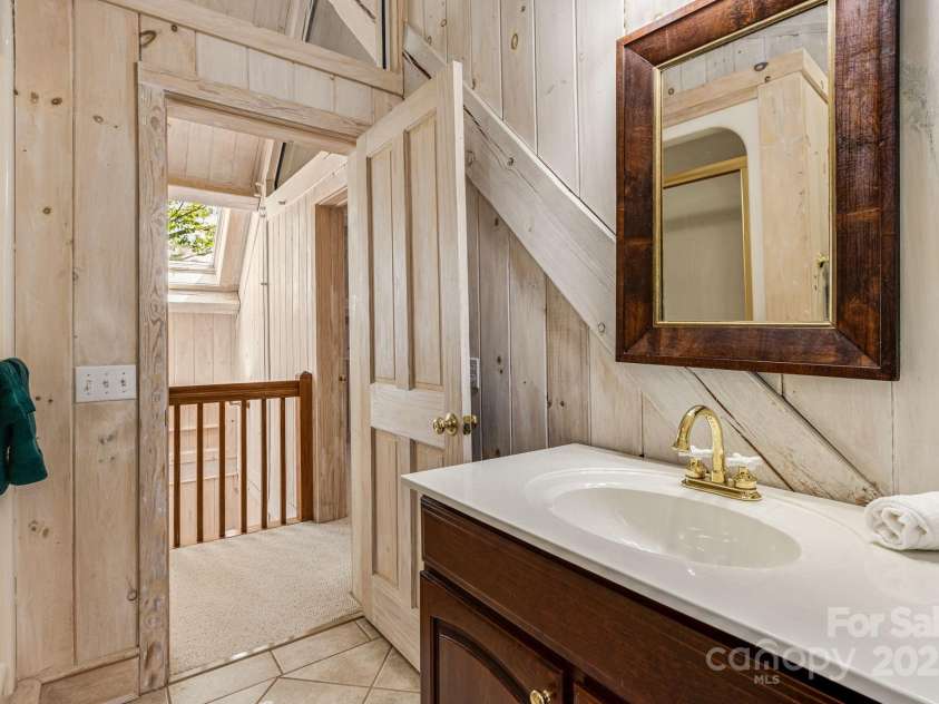 33 Great Aspen Way, Black Mountain, NC 28711.  MLS# CAR4254990, YatesRealty ID 11543. 