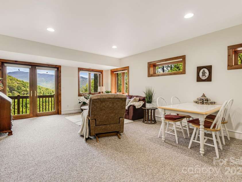 33 Great Aspen Way, Black Mountain, NC 28711.  MLS# CAR4254990, YatesRealty ID 11543. 