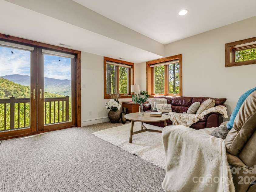 33 Great Aspen Way, Black Mountain, NC 28711.  MLS# CAR4254990, YatesRealty ID 11543. 