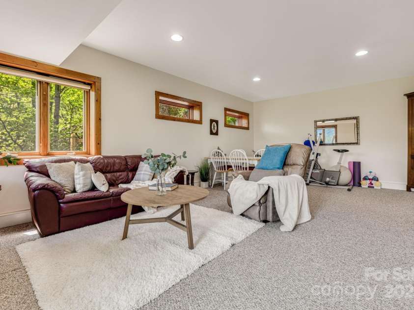 33 Great Aspen Way, Black Mountain, NC 28711.  MLS# CAR4254990, YatesRealty ID 11543. 