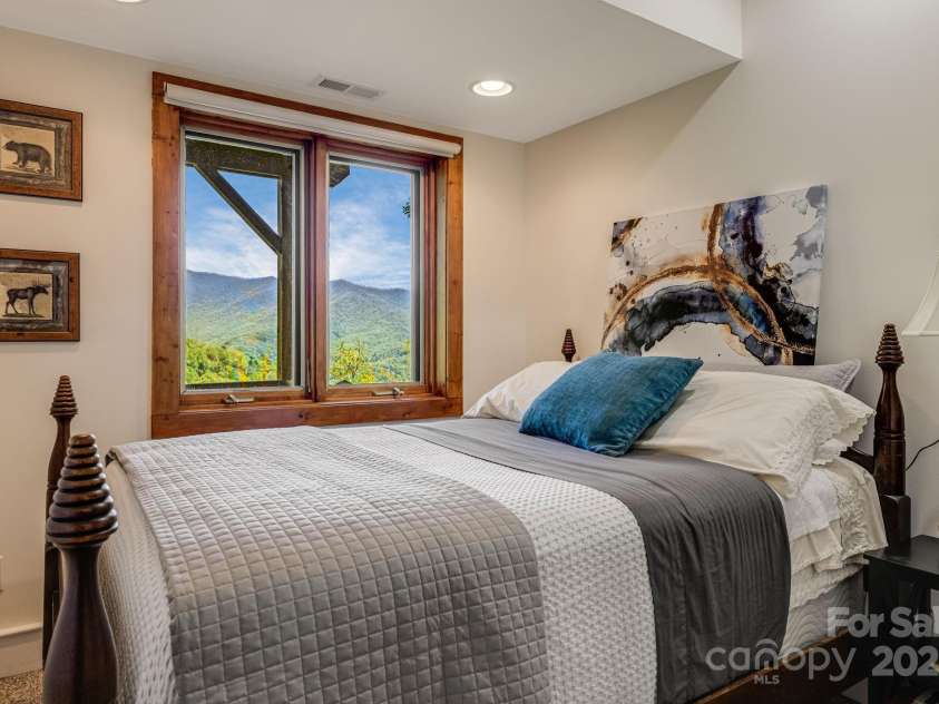 33 Great Aspen Way, Black Mountain, NC 28711.  MLS# CAR4254990, YatesRealty ID 11543. 