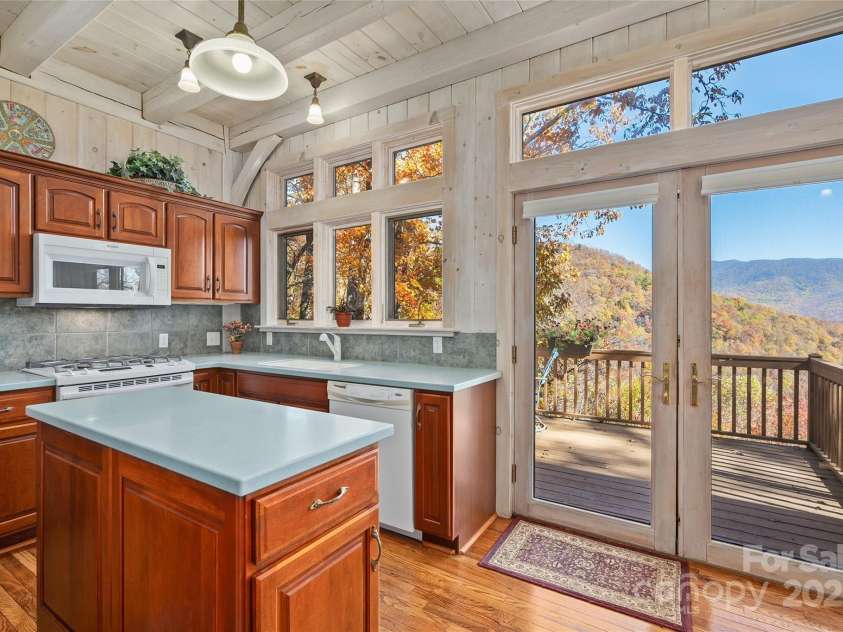 33 Great Aspen Way, Black Mountain, NC 28711.  MLS# CAR4321189, YatesRealty ID 11543. 