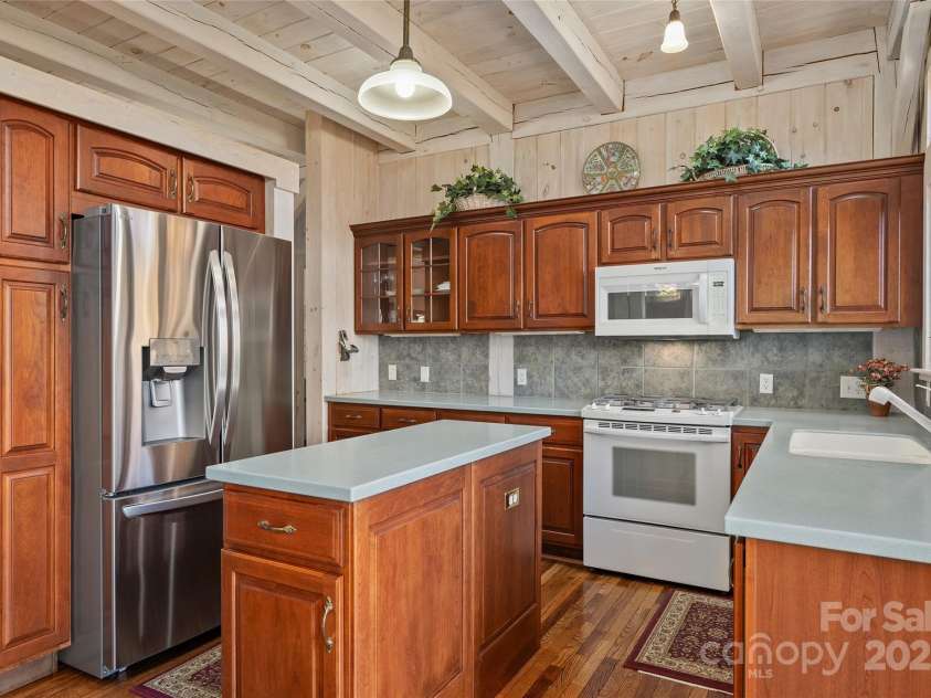 33 Great Aspen Way, Black Mountain, NC 28711.  MLS# CAR4321189, YatesRealty ID 11543. 