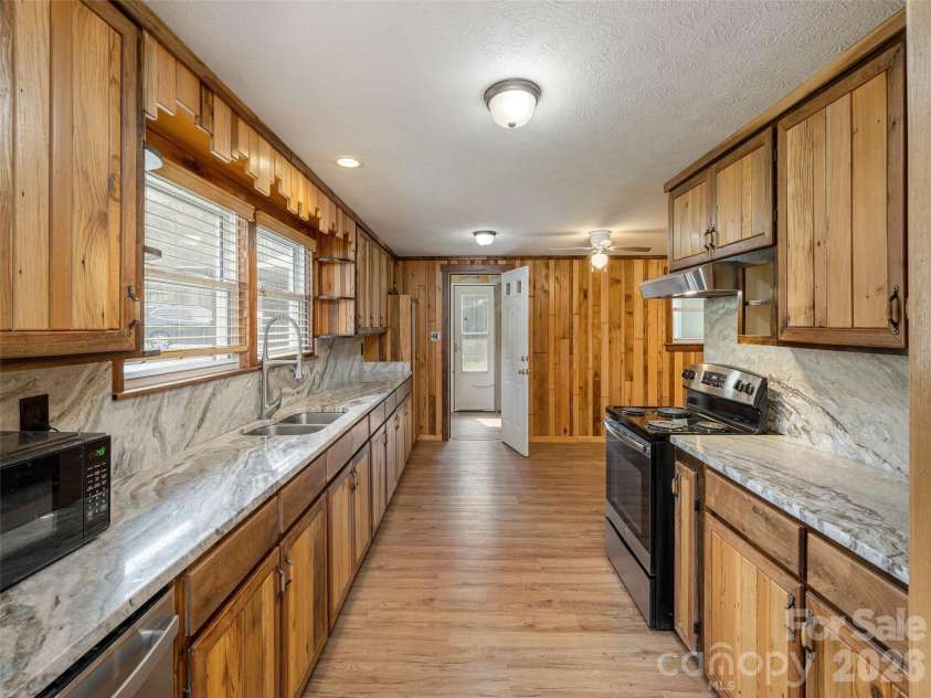 91 Rice Branch Road, Asheville, NC 28804.  MLS# CAR4366116, YatesRealty ID 11544. 
