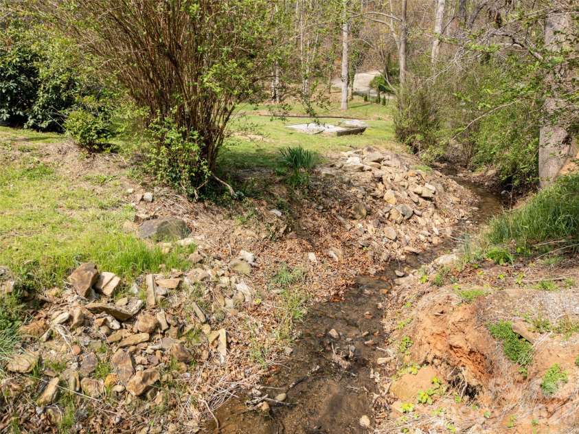91 Rice Branch Road, Asheville, NC 28804.  MLS# CAR4366116, YatesRealty ID 11544. 