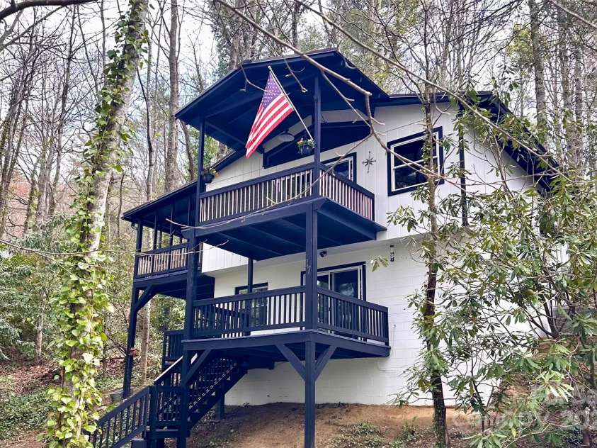 17 Village Way, Sapphire, NC 28774.  MLS# CAR4256593, YatesRealty ID 11545. 