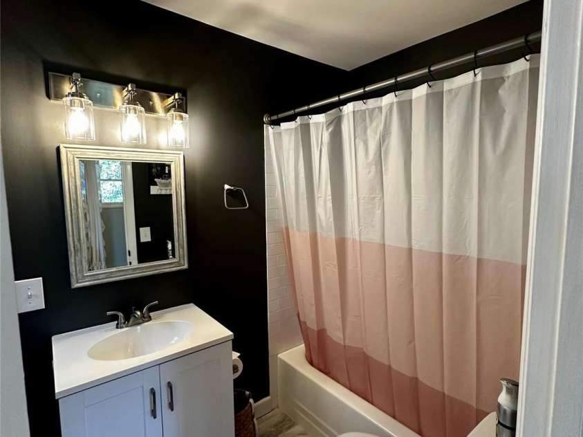 17 Village Way, Sapphire, NC 28774.  MLS# CAR4256593, YatesRealty ID 11545. Bathroom Main