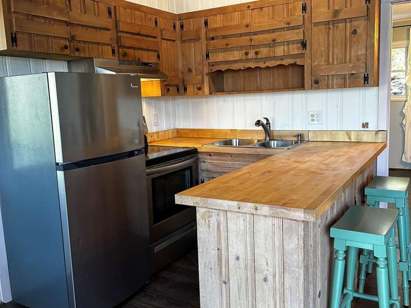 17 Village Way, Sapphire, NC 28774.  MLS# CAR4256593, YatesRealty ID 11545. Kitchen