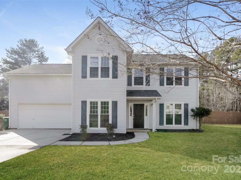 6111 Panache Drive, Matthews, NC 28104.  MLS# CAR4245914, YatesRealty ID 11547. 