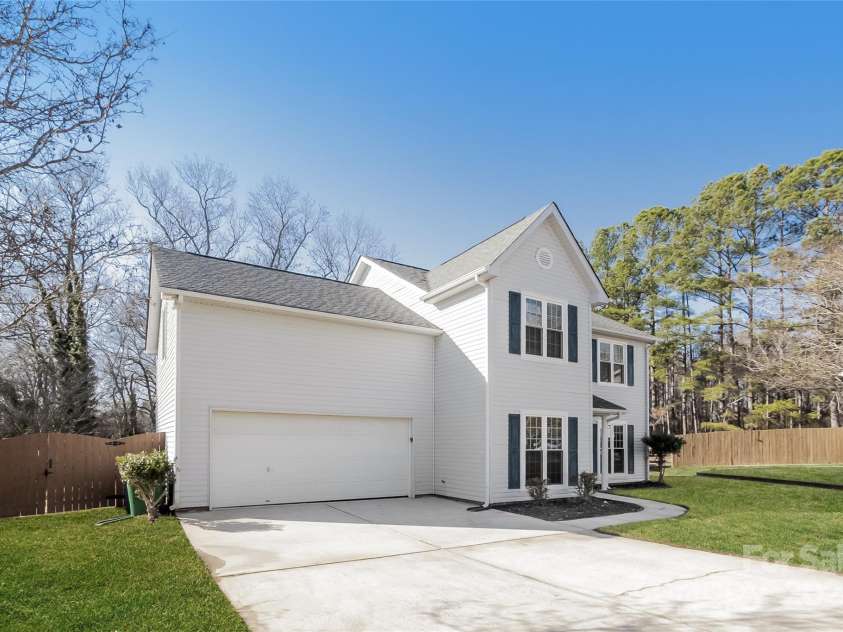 6111 Panache Drive, Matthews, NC 28104.  MLS# CAR4245914, YatesRealty ID 11547. 