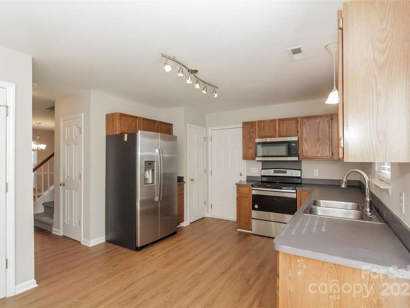 6111 Panache Drive, Matthews, NC 28104.  MLS# CAR4245914, YatesRealty ID 11547. 