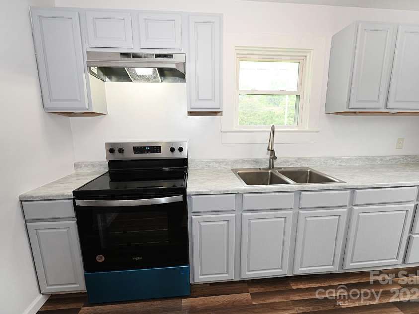 106 Virginia Street, Lenoir, NC 28645.  MLS# CAR4282225, YatesRealty ID 11548. 