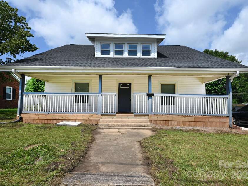 106 Virginia Street, Lenoir, NC 28645.  MLS# CAR4282225, YatesRealty ID 11548. 