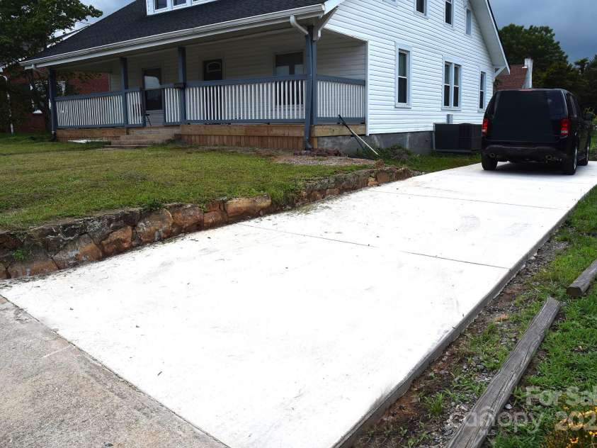 106 Virginia Street, Lenoir, NC 28645.  MLS# CAR4282225, YatesRealty ID 11548. 