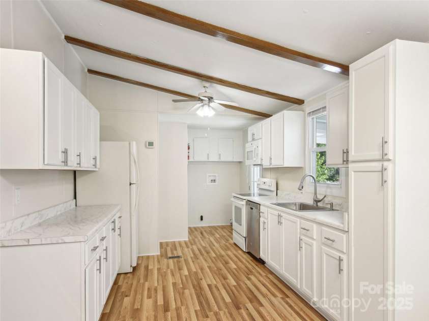 30 Griffin Lane, Candler, NC 28715.  MLS# CAR4253020, YatesRealty ID 11548. 
