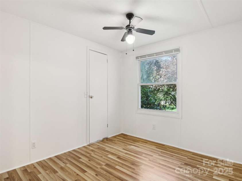 30 Griffin Lane, Candler, NC 28715.  MLS# CAR4253020, YatesRealty ID 11548. 