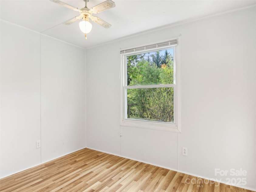 30 Griffin Lane, Candler, NC 28715.  MLS# CAR4253020, YatesRealty ID 11548. 