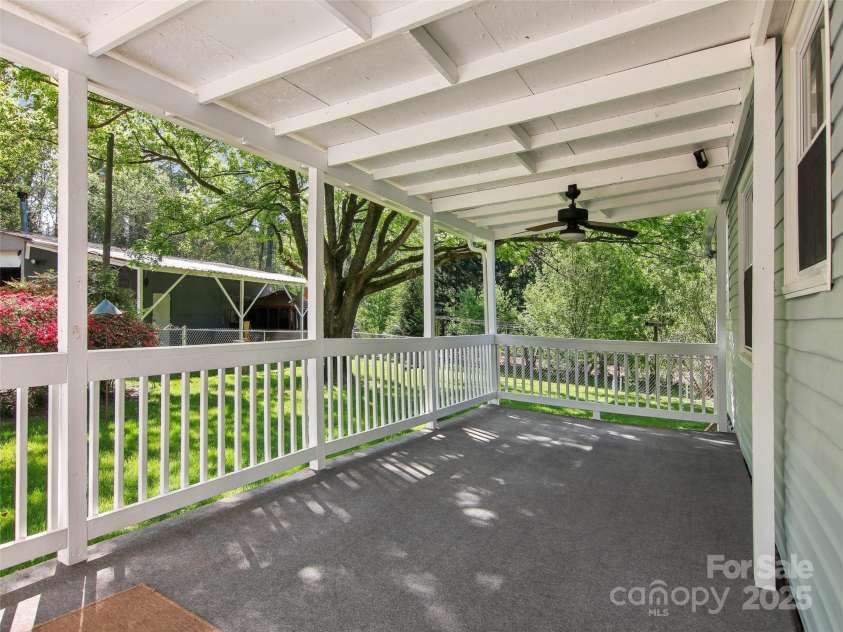 30 Griffin Lane, Candler, NC 28715.  MLS# CAR4253020, YatesRealty ID 11548. 