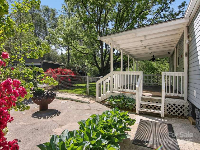 30 Griffin Lane, Candler, NC 28715.  MLS# CAR4253020, YatesRealty ID 11548. 
