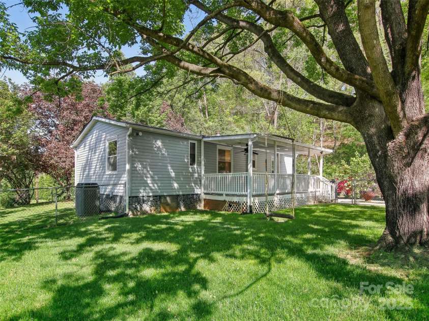 30 Griffin Lane, Candler, NC 28715.  MLS# CAR4253020, YatesRealty ID 11548. 