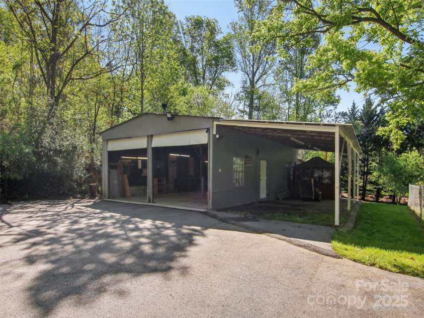 30 Griffin Lane, Candler, NC 28715.  MLS# CAR4253020, YatesRealty ID 11548. 