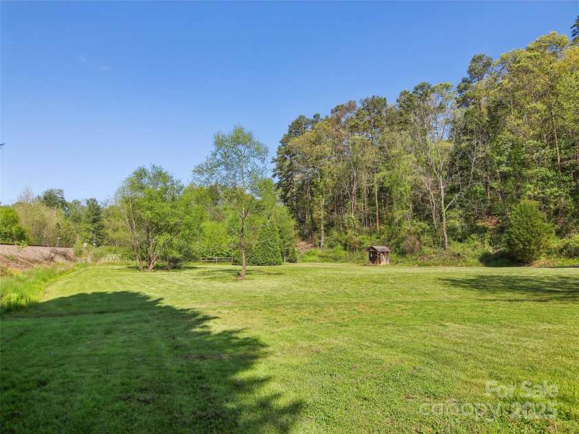 30 Griffin Lane, Candler, NC 28715.  MLS# CAR4253020, YatesRealty ID 11548. 