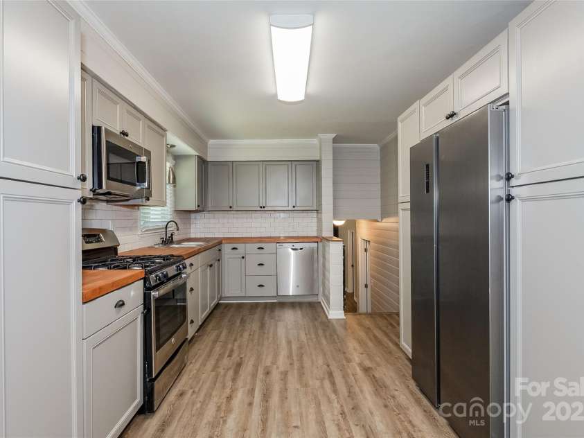 1637 Buckingham Avenue, Gastonia, NC 28054.  MLS# CAR4245917, YatesRealty ID 11549. 