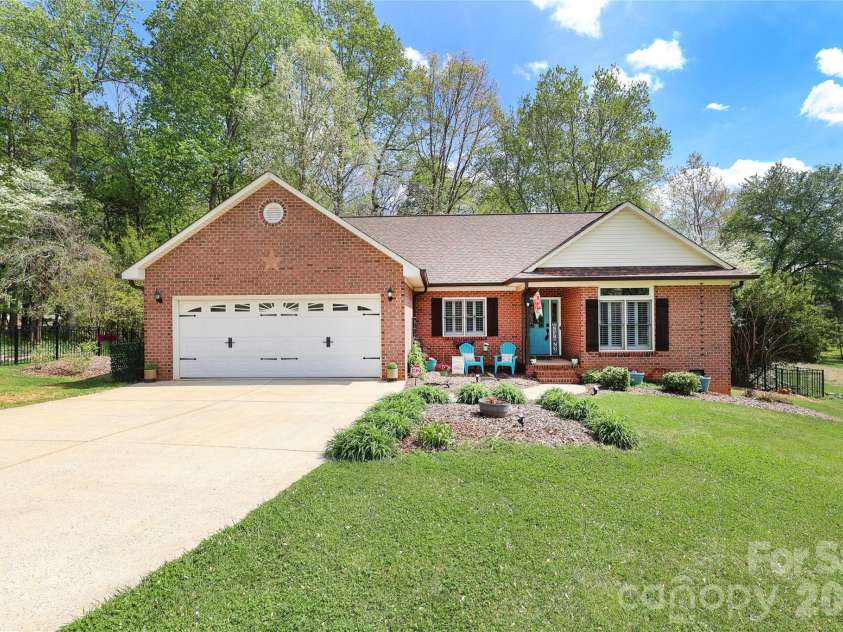 7982 King Arthurs Court, Denver, NC 28037.  MLS# CAR4361981, YatesRealty ID 11553. 