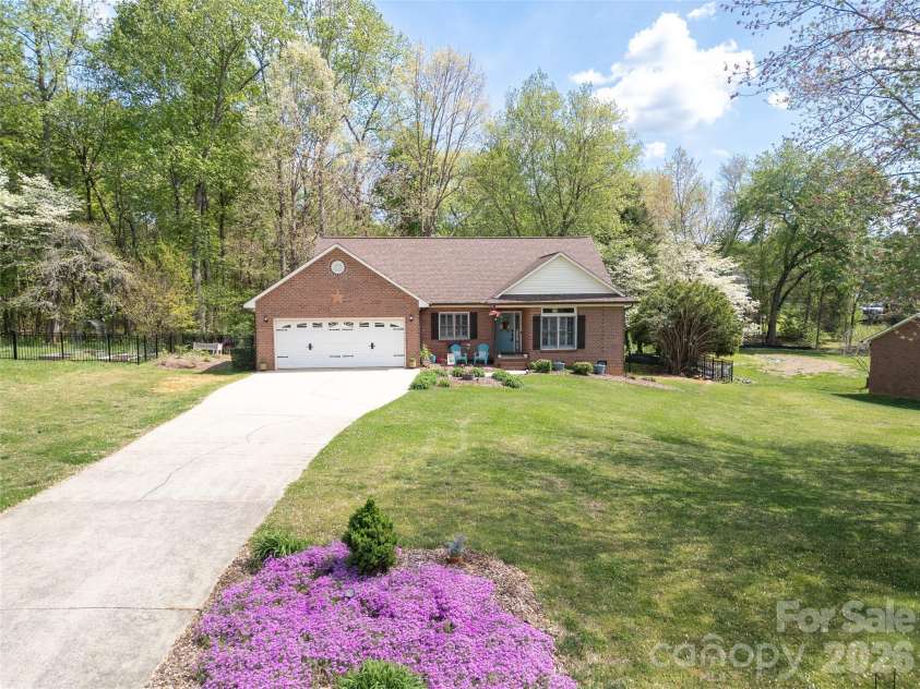 7982 King Arthurs Court, Denver, NC 28037.  MLS# CAR4361981, YatesRealty ID 11553. 