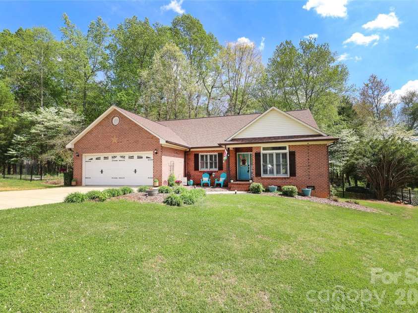 7982 King Arthurs Court, Denver, NC 28037.  MLS# CAR4361981, YatesRealty ID 11553. 