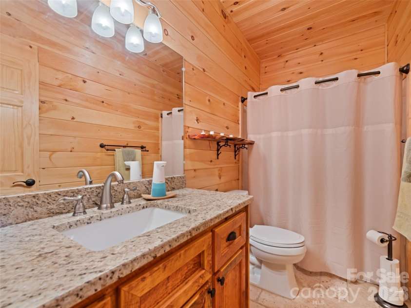 693 High Splendor Road, Robbinsville, NC 28771.  MLS# CAR4362499, YatesRealty ID 11558. Main Level Full Bath