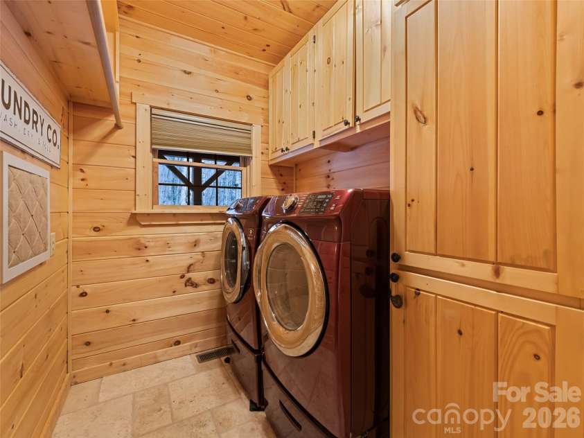 693 High Splendor Road, Robbinsville, NC 28771.  MLS# CAR4362499, YatesRealty ID 11558. Main Level Laundry/Pantry