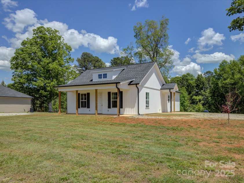 1454 King Road, York, SC 29745.  MLS# CAR4255500, YatesRealty ID 11559. 