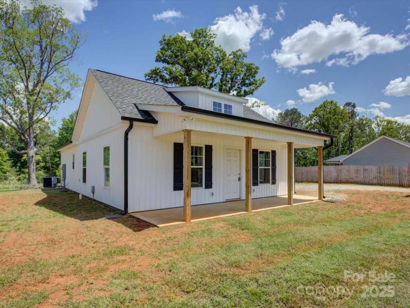 1454 King Road, York, SC 29745.  MLS# CAR4255500, YatesRealty ID 11559. 