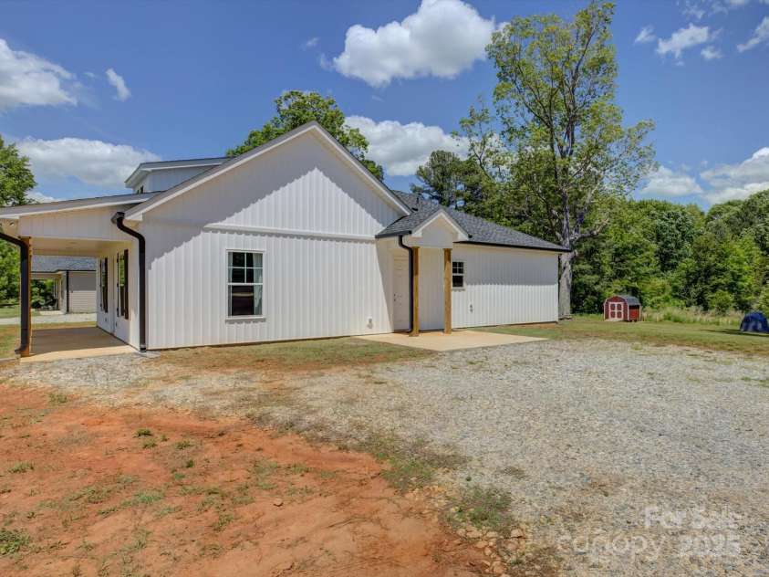 1454 King Road, York, SC 29745.  MLS# CAR4255500, YatesRealty ID 11559. 