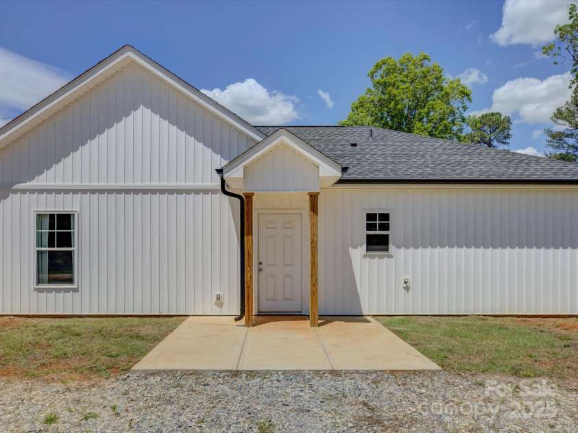 1454 King Road, York, SC 29745.  MLS# CAR4255500, YatesRealty ID 11559. 