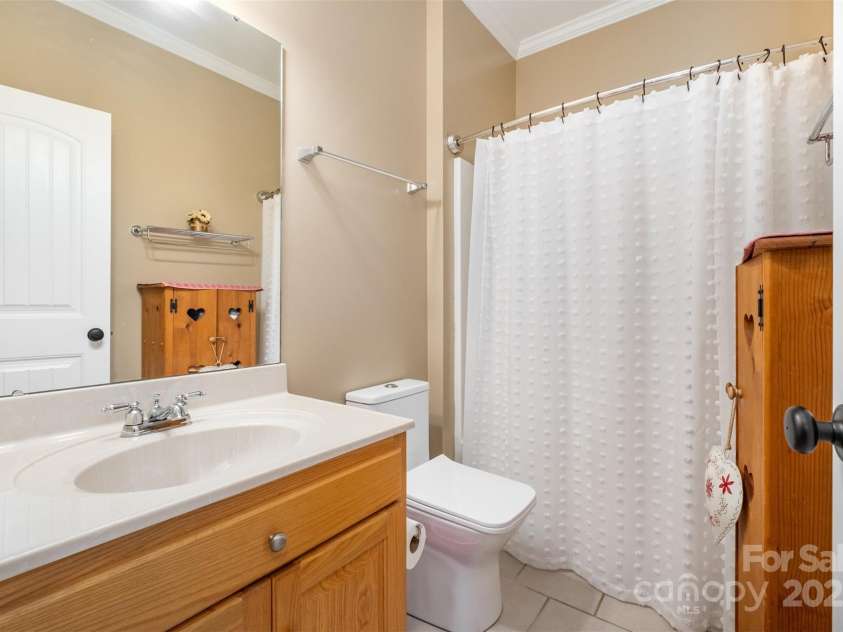 1000 Creekside Drive, Lincolnton, NC 28092.  MLS# CAR4307448, YatesRealty ID 1156. 