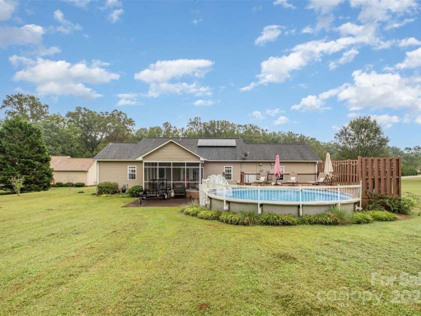 1000 Creekside Drive, Lincolnton, NC 28092.  MLS# CAR4307448, YatesRealty ID 1156. 