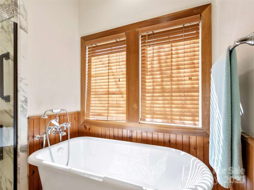 61 Creekside Way, Burnsville, NC 28714.  MLS# CAR4308739, YatesRealty ID 11560. 