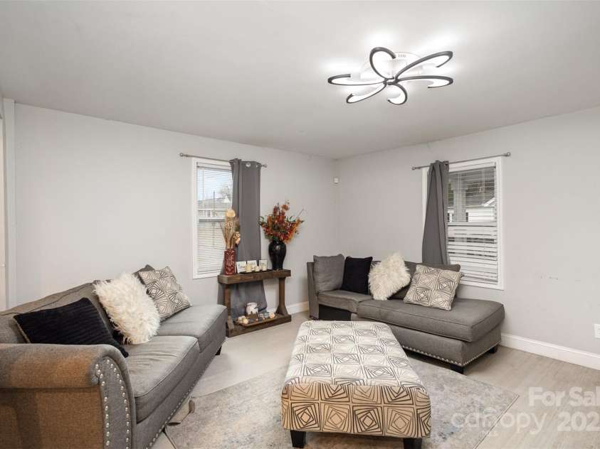 92 Saint Charles Avenue, Concord, NC 28025.  MLS# CAR4256524, YatesRealty ID 11561. 