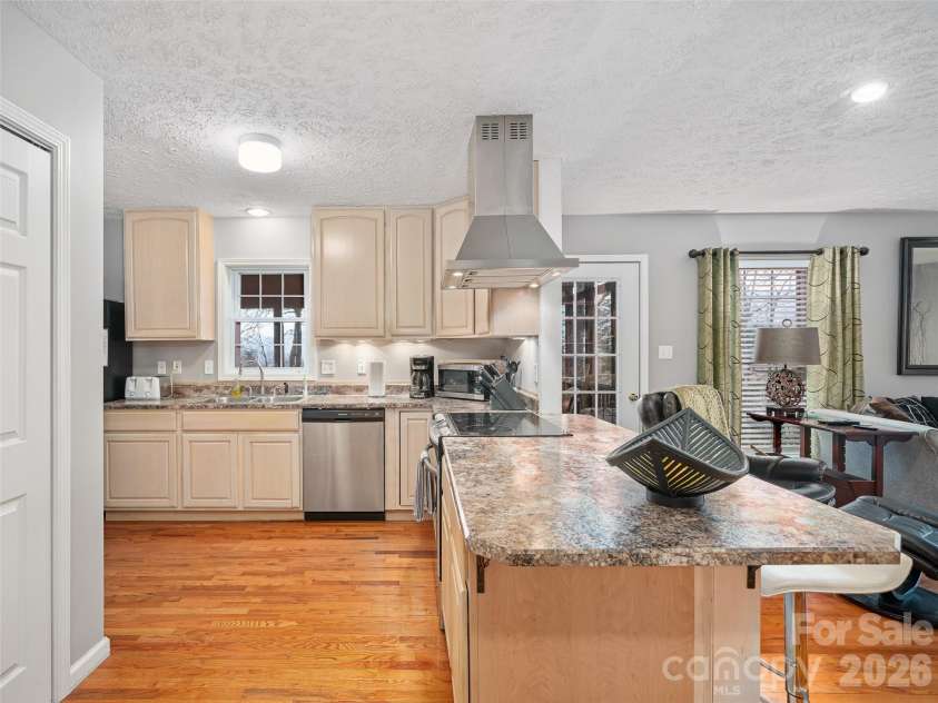 120 Wintergreen Patch Lane, Burnsville, NC 28714.  MLS# CAR4363368, YatesRealty ID 11562. 