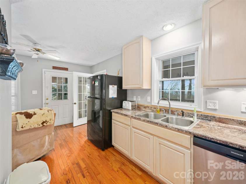 120 Wintergreen Patch Lane, Burnsville, NC 28714.  MLS# CAR4363368, YatesRealty ID 11562. 